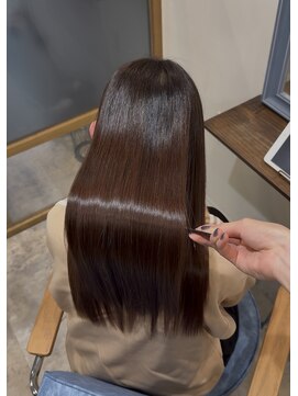 「自然な丸みが続く柔らかい縮毛矯正ストレート」