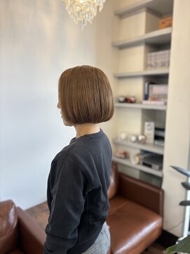 glow up by24 忠岡 艶まるみシルエット上品ボブ