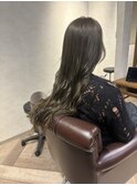オリーブベージュ
