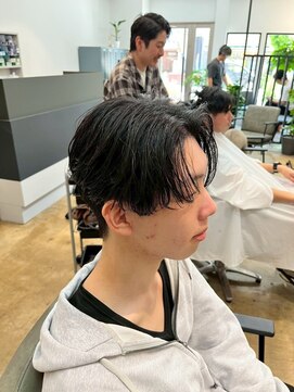 オゼル(OZEL) 【センターパートマッシュ】抜け感×色気を纏う上品メンズカット