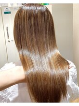 大野城で叶う、一生ものの艶髪。エクラリティ×髪質改善で「抜く」から始める本気のエイジングケアを。