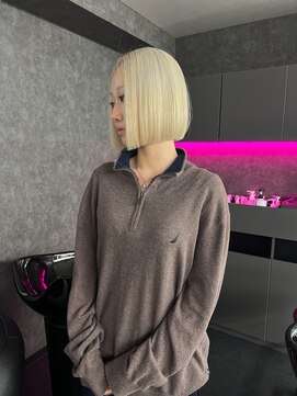 リノ(RLINO) 【名古屋/栄】ボブカット/ブリーチ/ホワイトブロンド