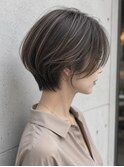 イメチェンホワイトブロンド外ハネボブ美髪ワイドバング