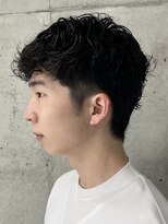 フイ メンズヘア ヨヨギ(Hui men's hair yoyogi) メンズ/アップバング/ツーブロックマッシュ/束感ショート波巻き