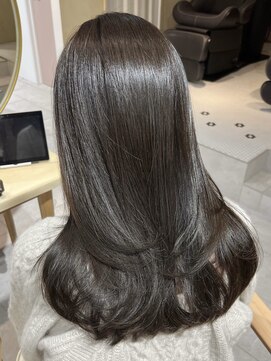 ティア(Tia.) (縮毛矯正/髪質改善/ロングヘア/前髪/サイドバング/小顔)