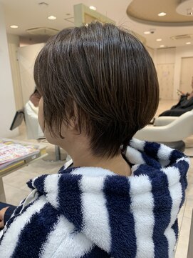 アッシュ 仙川店(Ash) 50代 丸みショート 白髪ぼかし イルミナカラー ショートボブ