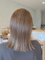 エホン(ehon)&nbsp;アースベージュカラーで秋をとことん楽しむボブに