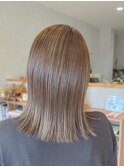 アースベージュカラーで秋をとことん楽しむボブに