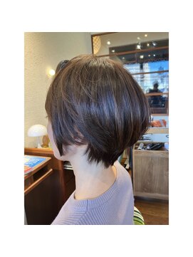 エルサフィロ キタハマ(el zafiro kitahama) 20×30×40代×大人ショートヘア×耳掛け×ツヤブラウンカラー