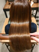 クウキ (kuuki)&nbsp;潤艶ストレートブリーチ無しモカベージュ系カラー髪質改善カラー