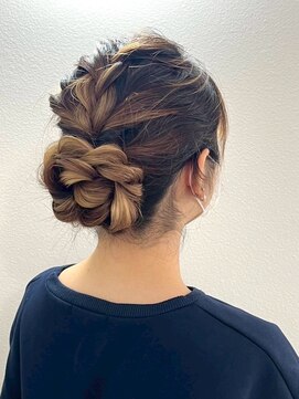 ティエナビューティー(TIENA BEAUTY) アップスタイルヘアアレンジ シニヨン/お団子/まとめ髪