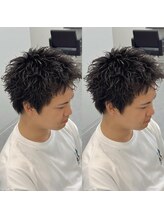 《*スパイキーショート×スパイキーパーマ*》ビジネス寄りのスタイルで、より大人男性の印象に◎[静岡]