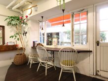 ルーツ(ROOTS)の雰囲気(白が基調の落ち着く空間◇)