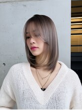 ブリーチなしで叶える透明感カラー｜髪に優しい薬剤設計で実現するツヤのある白髪ぼかし