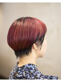 ボルドーとショートヘア