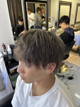 アイズ 海老名(AIZU) ペールシルバー　ダブルカラー　ハイトーンブリーチメンズウルフ