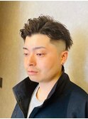 アップバングショート/ツーブロック刈り上げ/黒髪短髪/メンズ