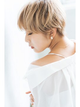 トッカ ヘアアンドトリートメント 難波店 ハイトーンショートカット