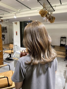 トテ(tote.) ハイトーンアッシュベージュ透明感ミルクティーベージュ