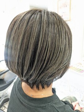 ヘアーデザインムーヴ(Hair design MOVE) 白髪ぼかしハイライト　明るい白髪染め　白髪染め卒業 50代 40代