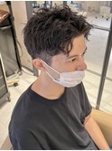 スパイキーヘアツーブロパーマコンマセンターパート　南青山