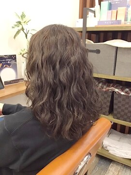 ピールアーク(peal ark) ダークグレージュ×ウェーブミディ