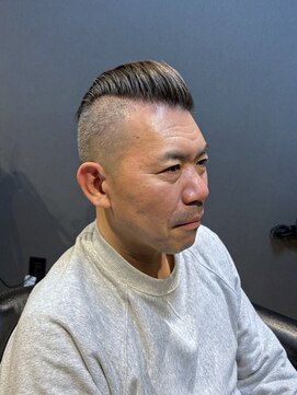 ビーダンディー(Bee dandy) イケオジ リーゼント風 大人モヒカン ツーブロックショート