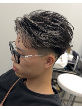 イーラ アメ村店(era) フェザーパーマ ツイストスパイラル眉カットメンズパーマ