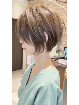 グランド(GRAND) 30代/40代/50代◎絶壁解消/白髪ぼかし/大人小顔ショート[荒砂]