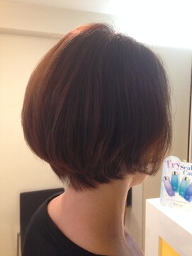 カズ 中津店(KAZU) 30代40代大人女性にオススメ、ナチュラルショートボブ