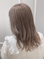 垢抜ける、柔らかベージュ