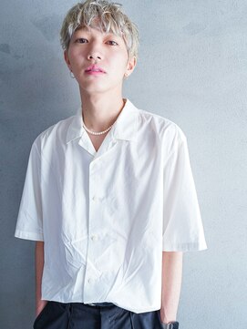 カンナ(Canna) シルバーカラー/ニュアンスマッシュ/表参道メンズカット/20代