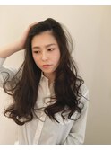 セクシーさとカジュアルが共存するデジタルふわウェーブ