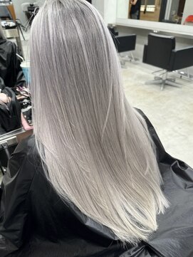 エイチ(H) xブリーチ/イメチェン/ホワイトブロンド/外ハネボブ/美髪/