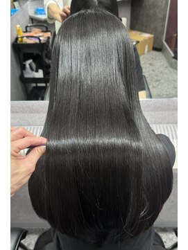 スライバイリアオオサカ(Sly By Ria OSAKA) 髪質改善/縮毛矯正/酸性ストレート【梅田】【大阪】