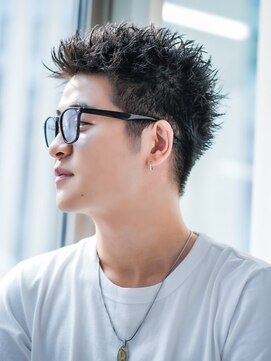 セプト 博多(SEPT.) アップバング メンズショート 束感 ツイストピンパーマ 20代