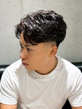 メッツ 原宿(METS) MEN'S/毛流れサイドパート×フェード/短髪/男髪