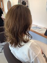 アノー(anneau) ベージュ×レイヤースタイル