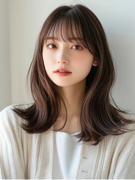 グレージュ メルティーカラー レイヤー ゆる巻き セミロング