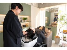 リロア 万代店(RELOA)の雰囲気(シャンプーまで個室内で完結☆marbbナノバブルシャワーで艶髪に)