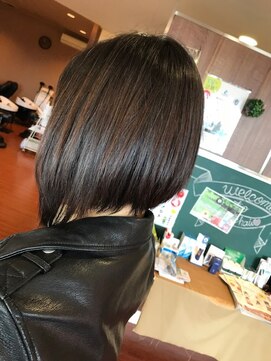 ロココ(ROCOCO) ハンサム前下がりボブ