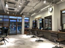 セピアージュ サンク(hair beauty clinic salon Sepiage cinq)の雰囲気（リニューアルオープンで店内落ち着いた雰囲気）