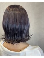 アチーブリス(achieve Liss) 暗髪ツヤ髪ダークグレーパープル 外ハネくびれミディ