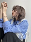 顔まわりにレイヤーのミディアムヘア/ベージュカラー☆山之内