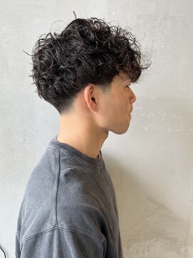 フランクスバーバーリザーブ 人形町店(FRANK’S BARBER RESERVE) スペインカール/スパイラルパーマ/人形町/ y