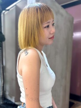 ヴヴ(Bub) ハイトーン ブリーチ オン眉 顔周りカット 艶髪 ボブ 10代20代