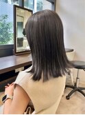 グレージュ×外はねミディアムが相性抜群！！