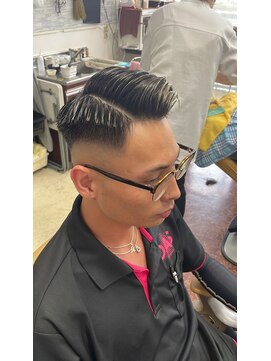 ヘアサロンナンバーワンクラブ上和田本店 スキンフェードサイドパート