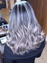 ブレイズヘアー(BLAZEhair)&nbsp;【他店修正】ホワイトシルバーバレイヤージュ×ブリーチ２回