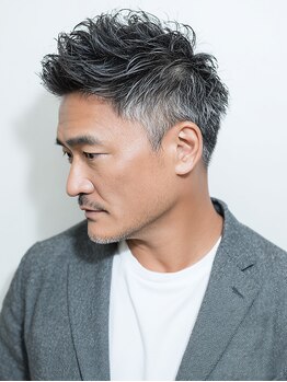 ネクストラグザ 大阪店の写真/1度の来店でパーマ+カット+シェービングがお勧め!濃い髭にお悩みの方、髭デザインもお任せ下さい